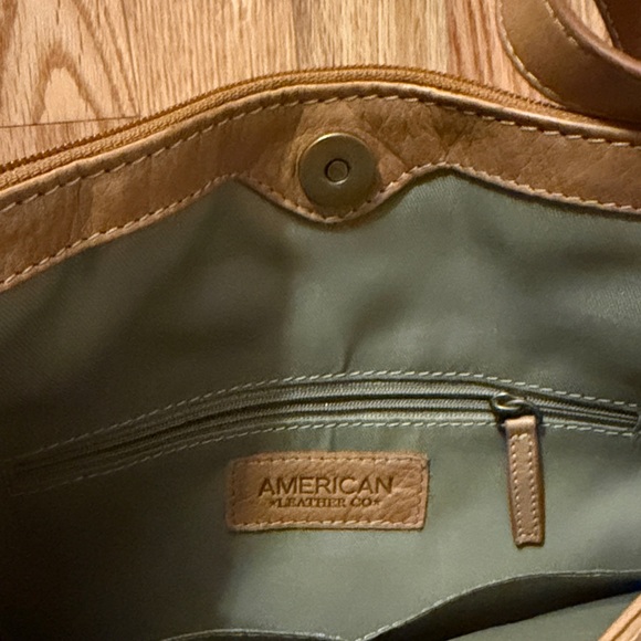 Classic Leather Crossbody Bag in Caramel - Picture 3 of 3